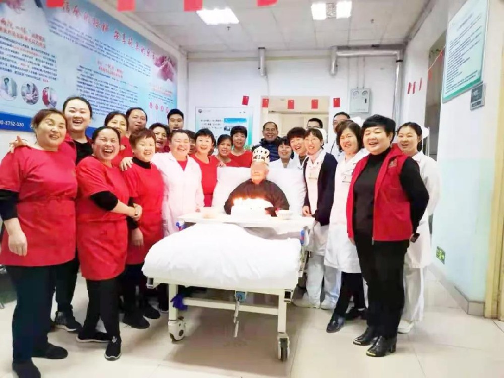 百岁寿星过生日 医院情暖老人心——医养结合区为百岁老人庆寿辰